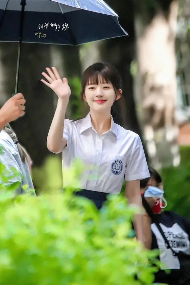 vai-dien-trong-vung-trom-khong-the-giau-co-nguy-co-la-vai-dien-cuoi-cua-Trieu-Lo-Tu