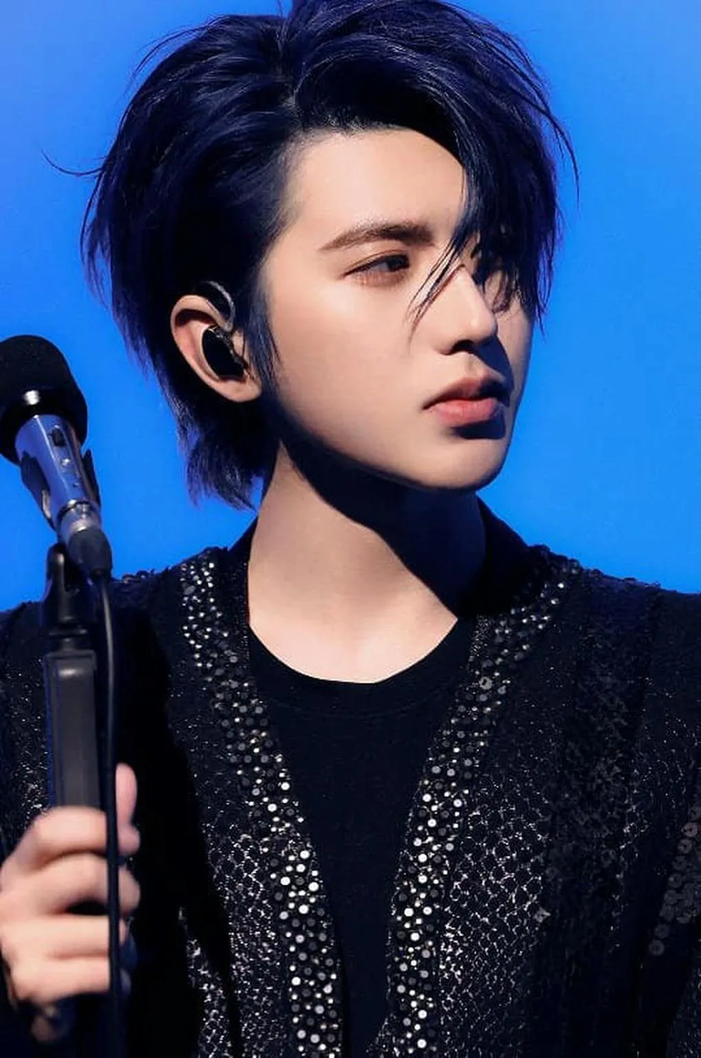 cuu-thanh-vien-exo-dung-han-acc-chinh-de-hong-lum-xum-tinh-ai-lien-quan-den-thai-tu-khon.webp