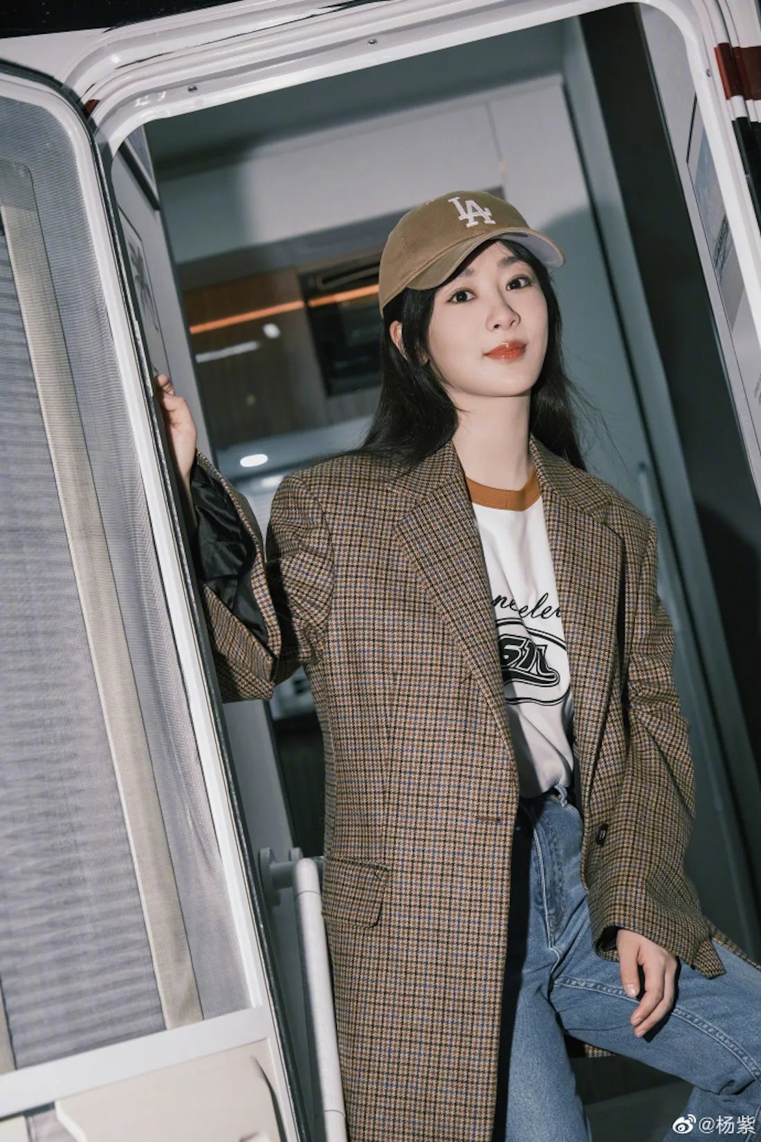 sao-nu-noi-tieng-huong-mat-tua-khoi-suong-bi-khui-chuyen-giau-fan-to-chuc-dam-cuoi-voi-ban-trai-ngoai-nganh