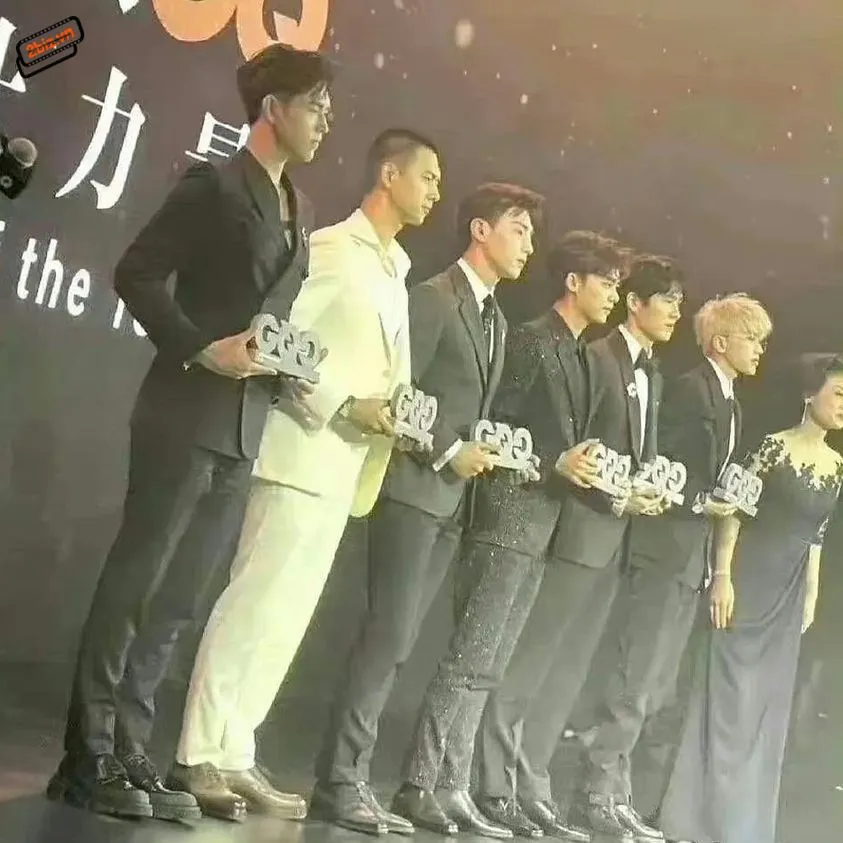 xon-xao-bong-tuyet-trong-sach-con-sot-lai-cua-prada-hen-ho-hot-girl-mang-phai-chang-khong-the-thoat-khoi-loi-tien-tri