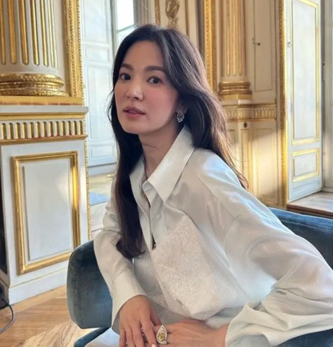 song-hye-kyo-bi-bat-gap-khi-hen-ho-toi-khuya-nua-kia-la-mot-cai-ten-dinh-dam