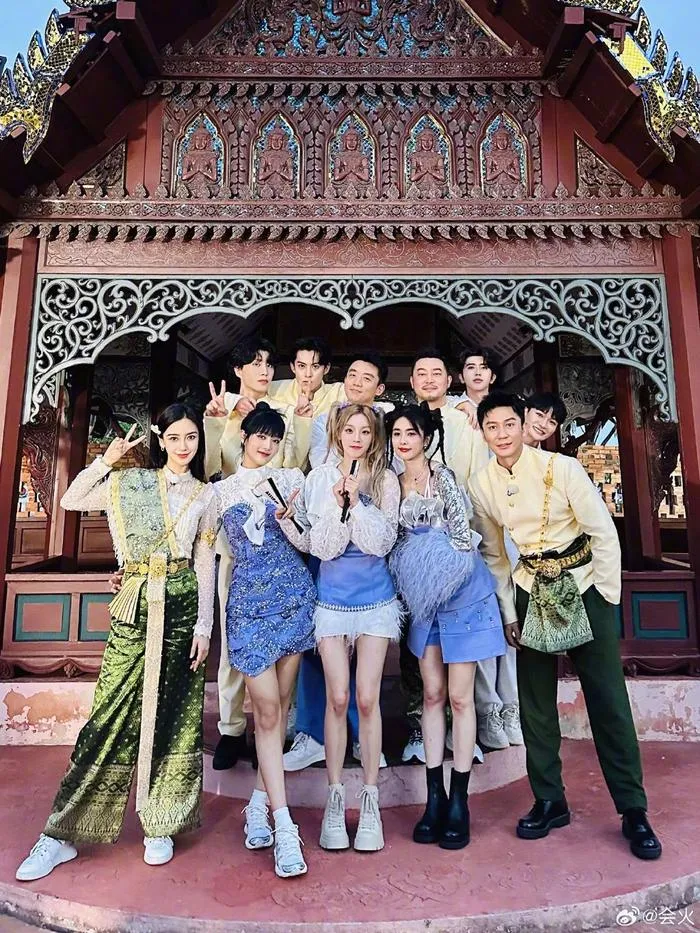 nhan-vien-show-thuc-te-phai-thuc-trang-8-dem-de-cat-tat-ca-canh-co-thai-tu-khon-hau-scandal