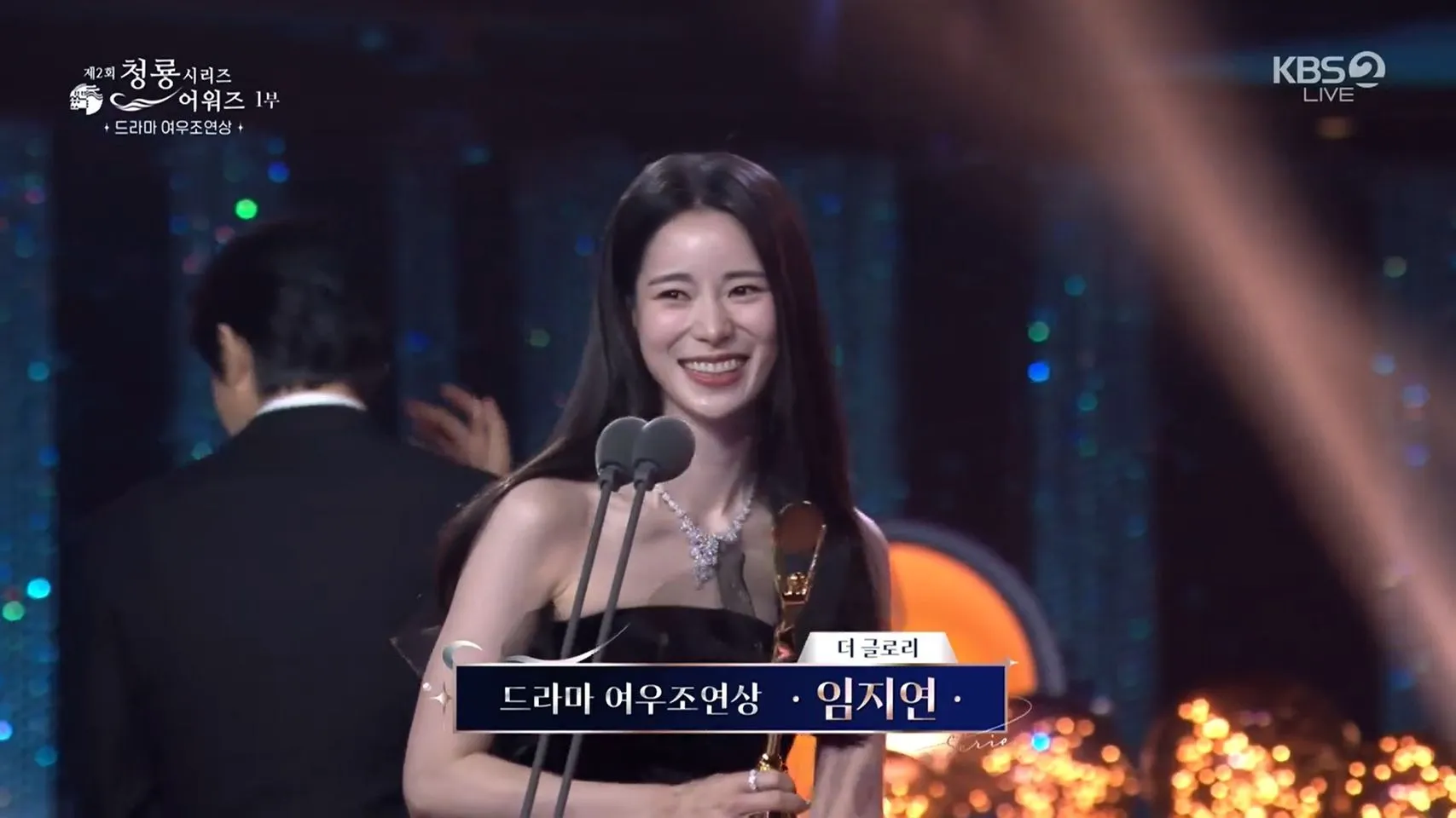 suzy-danh-bai-song-hye-kyo-thang-giai-nu-dien-vien-chinh-xuat-sac-nhat-tai-rong-xanh-2023