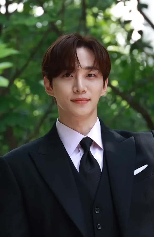 nam-chinh-king-the-land-gay-tranh-cai-trong-phim-nhung-van-nhan-catxe-gan-2-ty-1-tap-phim