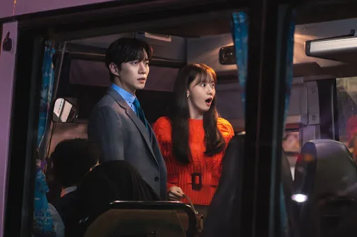 2-tuan-lien-dan-dau-bang-xep-hang-khach-san-vuong-gia-mo-duong-cho-loat-phim-tinh-cam-lang-man-tren-netflix