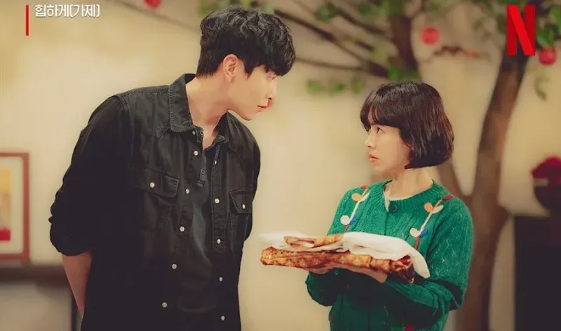 2-tuan-lien-dan-dau-bang-xep-hang-khach-san-vuong-gia-mo-duong-cho-loat-phim-tinh-cam-lang-man-tren-netflix (2)