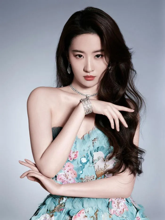 mang-danh-sao-chep-phong-cach-than-tien-ty-ty-sao-nu-nhan-ve-loat-chi-trich-khi-chung-khung-hinh-voi-luu-diec-phi