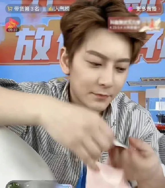 sao-nam-bi-thang-tay-cat-het-canh-vi-be-boi-ngoai-tinh-nha-dai-con-nhan-tien-tay-trang-cho-duong-duong