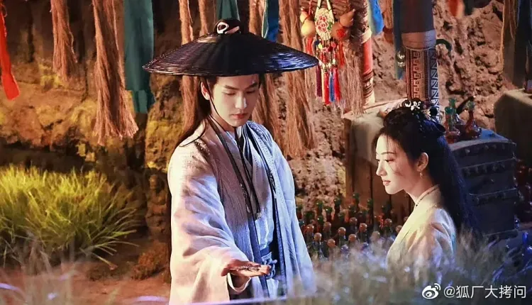 truong-lang-hach-khien-khan-gia-dung-ngoi-khong-yen-vi-tao-hinh-co-trang-sieu-thuc