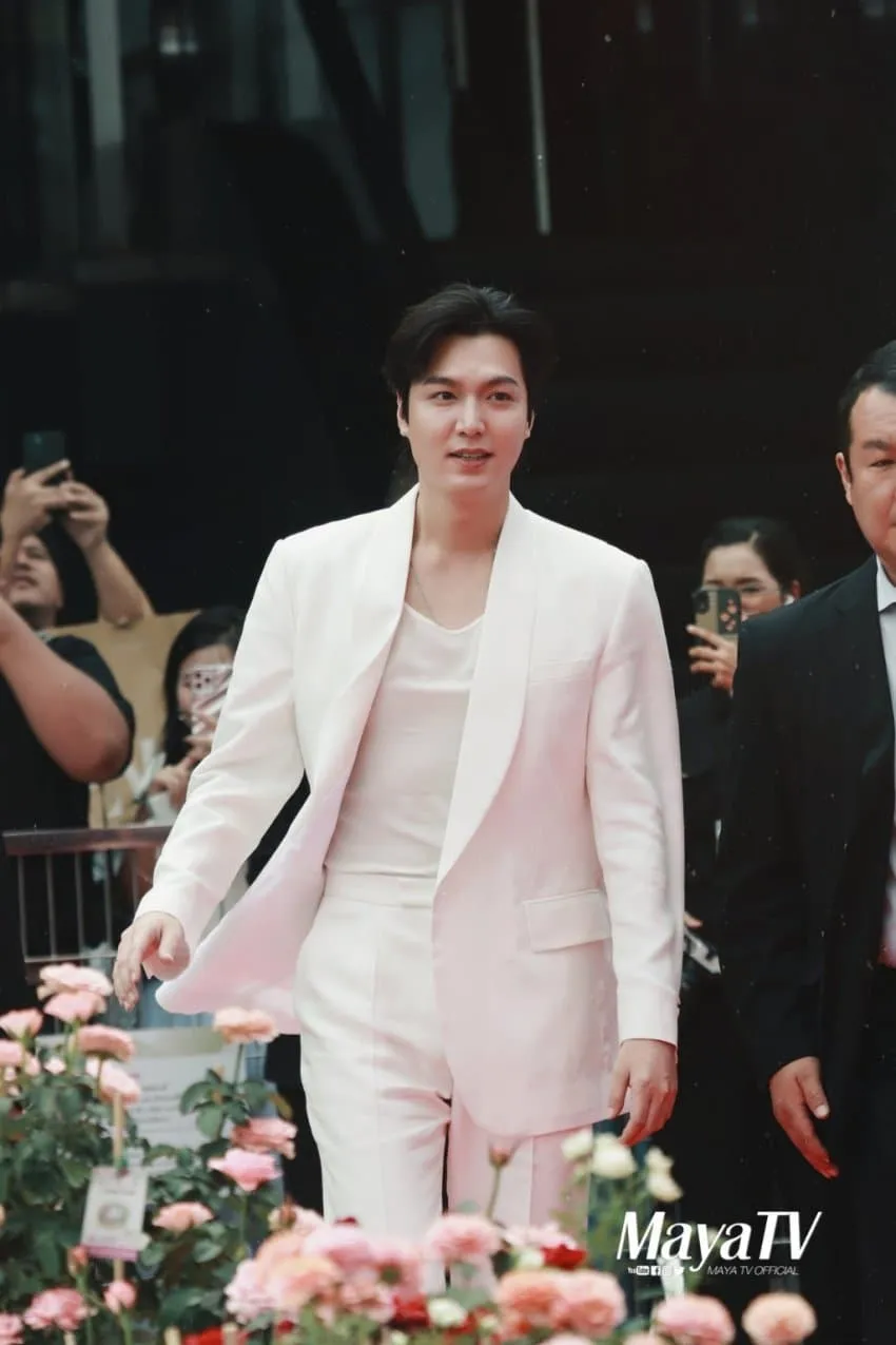 hinh-anh-moi-nhat-cua-nam-than-lee-min-ho-o-tuoi-u40