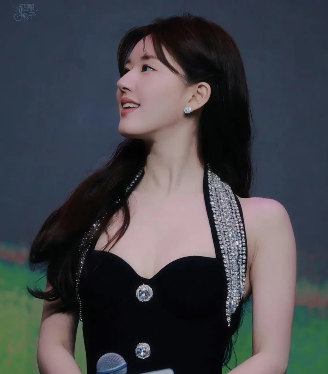 trieu-lo-tu-xuat-hien-voi-ve-ngoai-khac-la-nhin-cu-tuong-idol-kpop