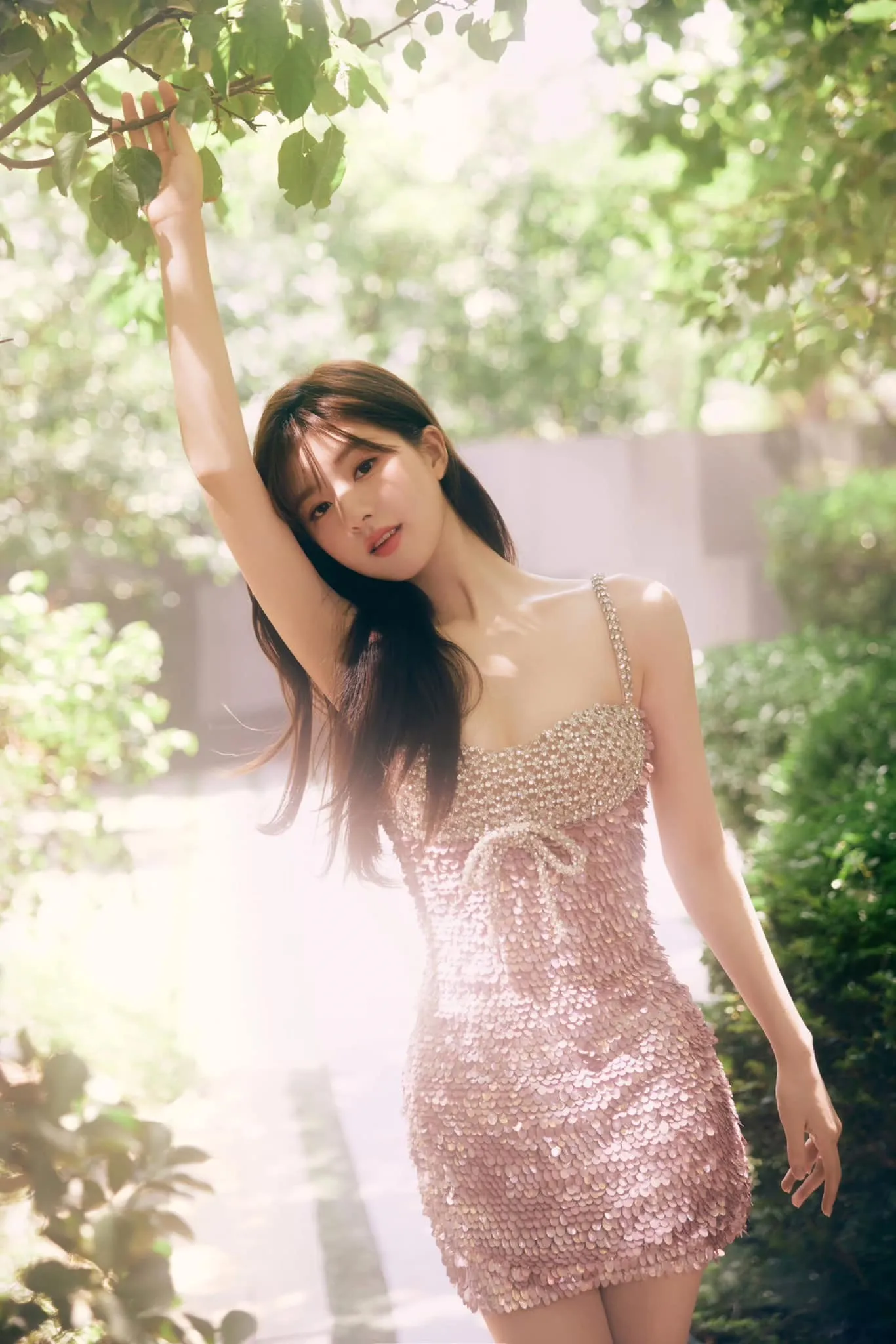 trieu-lo-tu-xuat-hien-voi-ve-ngoai-khac-la-nhin-cu-tuong-idol-kpop