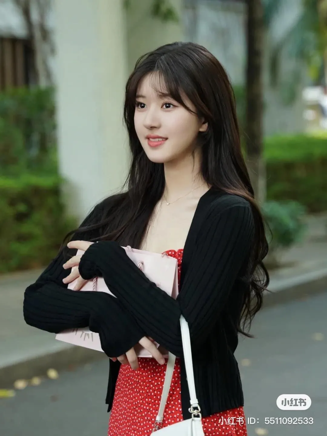 trieu-lo-tu-xuat-hien-voi-ve-ngoai-khac-la-nhin-cu-tuong-idol-kpop