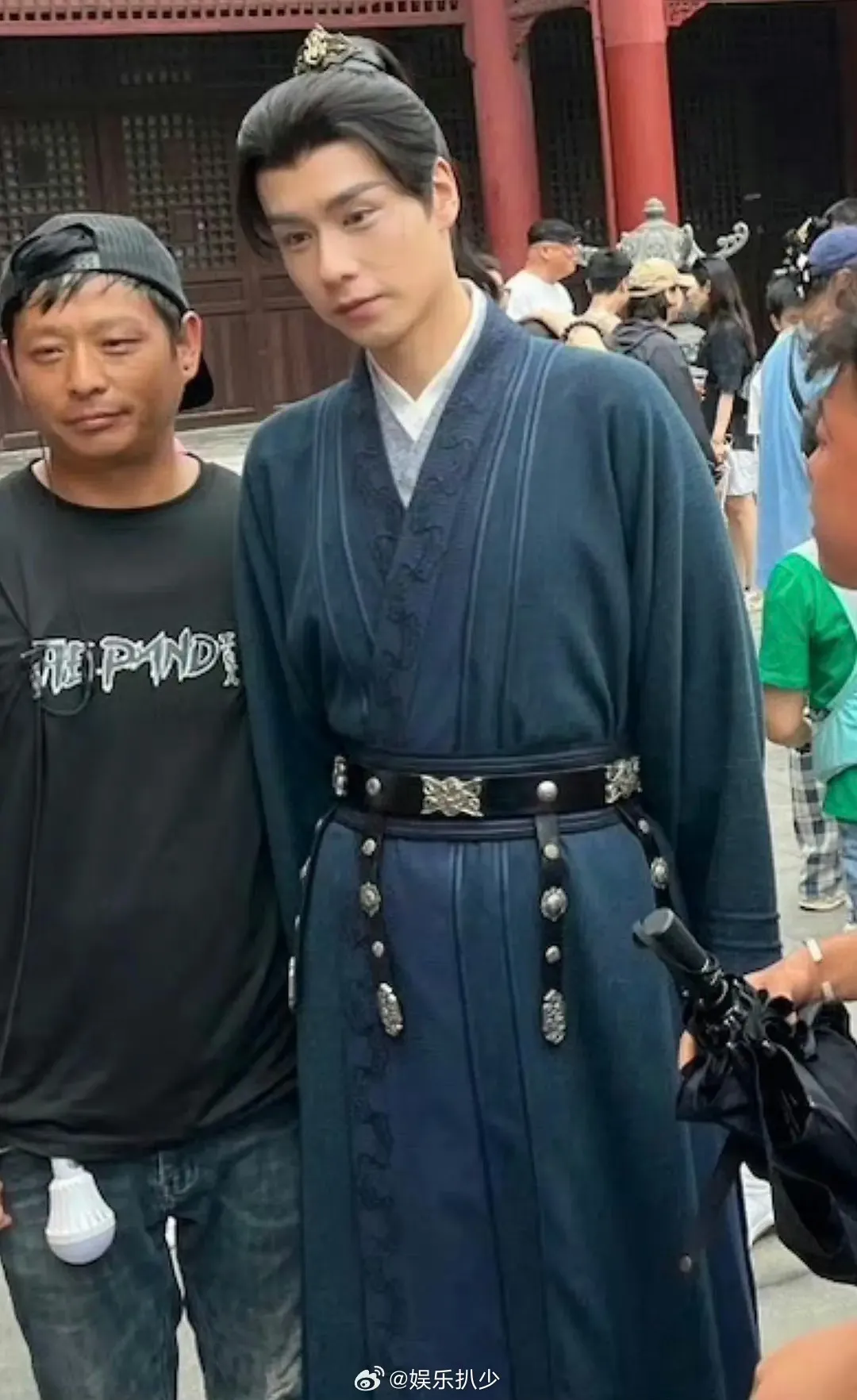 bat-ngo-voi-nhan-sac-tuot-doc-khong-phanh-cua-nam-than-thanh-xuan-trong-phim-co-trang-moi