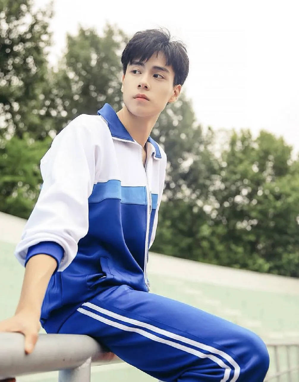 bat-ngo-voi-nhan-sac-tuot-doc-khong-phanh-cua-nam-than-thanh-xuan-trong-phim-co-trang-moi