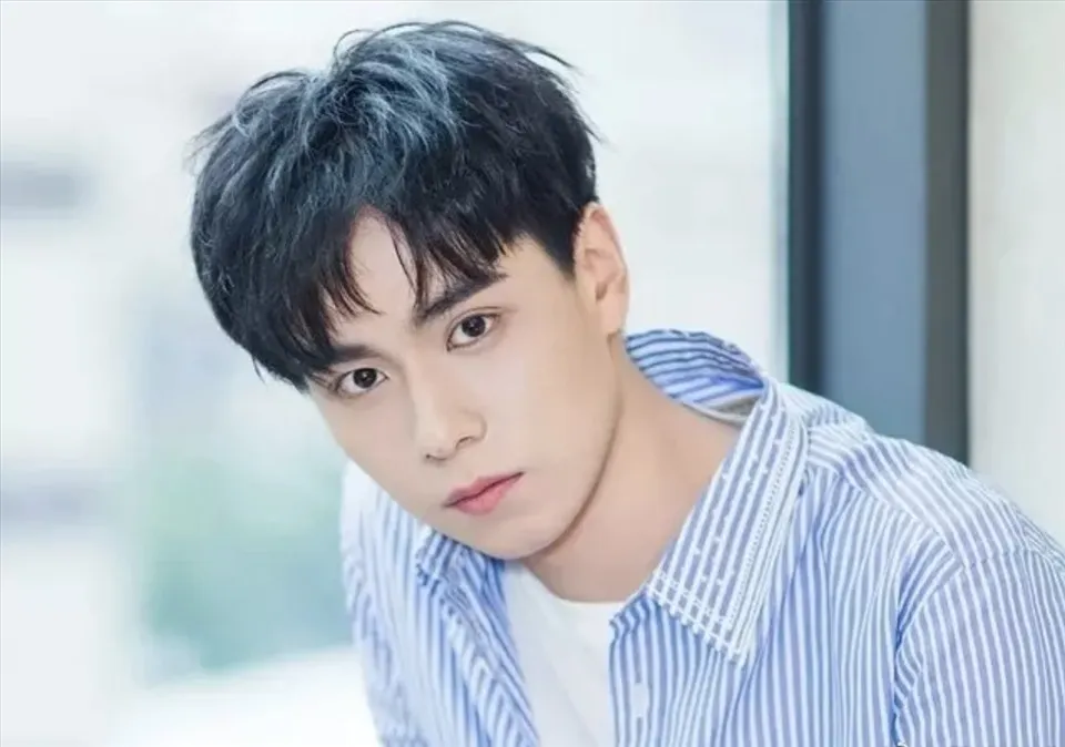 bat-ngo-voi-nhan-sac-tuot-doc-khong-phanh-cua-nam-than-thanh-xuan-trong-phim-co-trang-moi