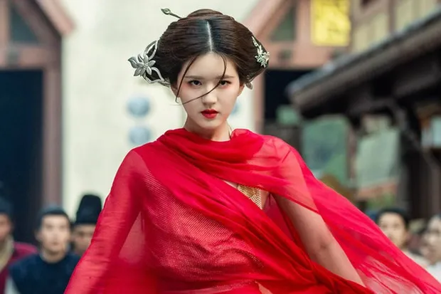 trieu-lo-tu-bi-to-chinh-sua-anh-qua-da-khai-gian-chieu-cao-khien-netizen-ngan-ngam