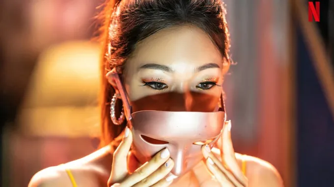 phan-canh-khoa-than-gay-tranh-cai-cua-my-nhan-dep-nhat-the-gioi-trong-mask-girl
