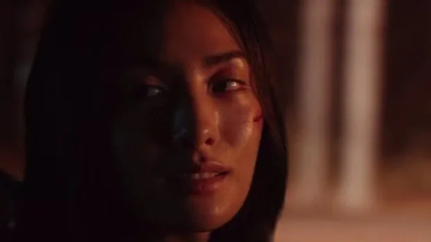 phan-canh-khoa-than-gay-tranh-cai-cua-my-nhan-dep-nhat-the-gioi-trong-mask-girl