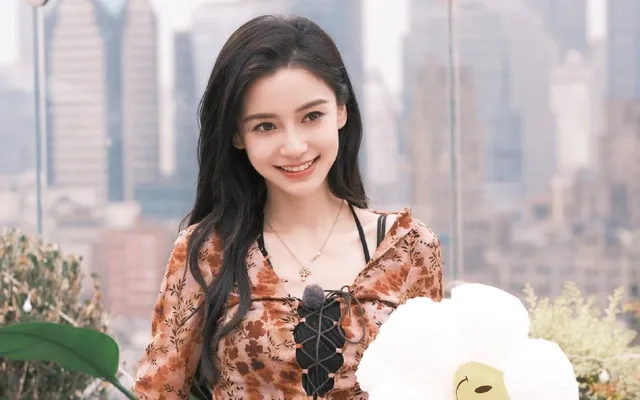 Angelababy-an-y-viec-bi-cam-sung-hau-ly-hon-huynh-hieu-minh