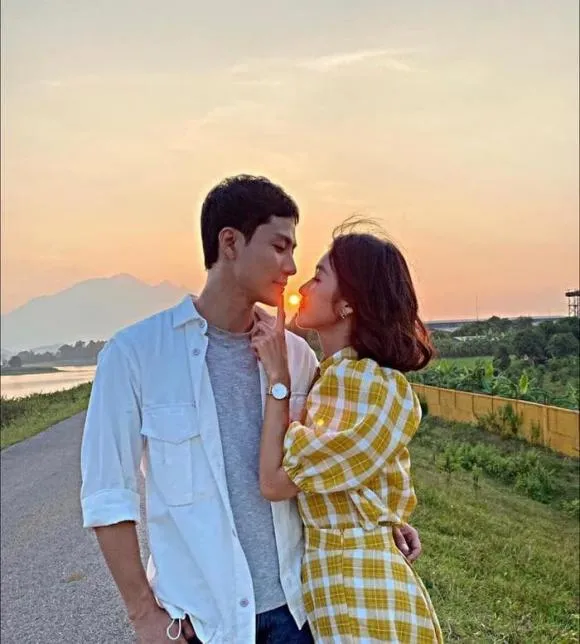 fan-ham-mo-soi-ra-chi-tiet-chung-minh-cap-doi-Thanh-Son-Kha-Ngan-phim-gia-tinh-that