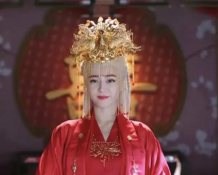 Duong-Tu-bat-ngo-doi-dau-voi-Dich-Le-Nhiet-Ba-my-nhan-Truong-Tuong-Tu-thang-dam-nho-mot-chi-tiet