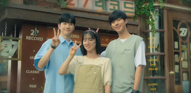 Muon-Gap-Anh-ban-Han-do-Ahn-Hyo-Seop-dong-chinh-bi-che-tham-te-CĐM-so-sanh-voi-Hua-Quang-Han