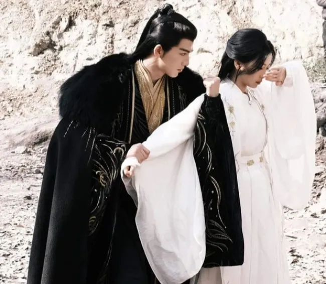 Tao-hinh-nam-chinh-Van-Chi-Vu-gay-tranh-cai-vi-trang-diem-qua-lo-lan-at-ca-ban-dien