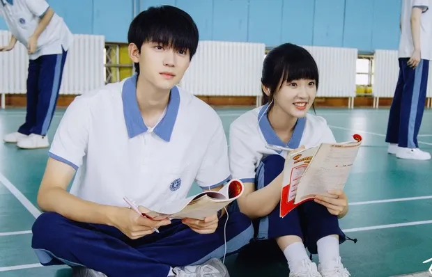 Nu-dien-vien-so-huong-khi-dong-cap-voi-dan-nam-than-Cbiz-du-nhan-sac-co-han