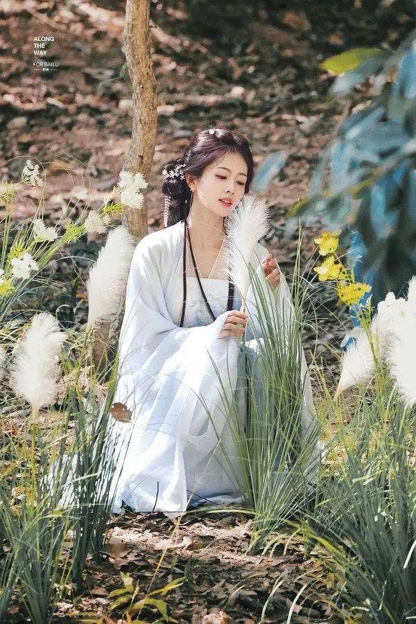 bach-loc-cong-khai-ben-tieu-soai-ca-moi-netizen-con-ran-ran-vi-nhan-sac-qua-doi-xinh-dep