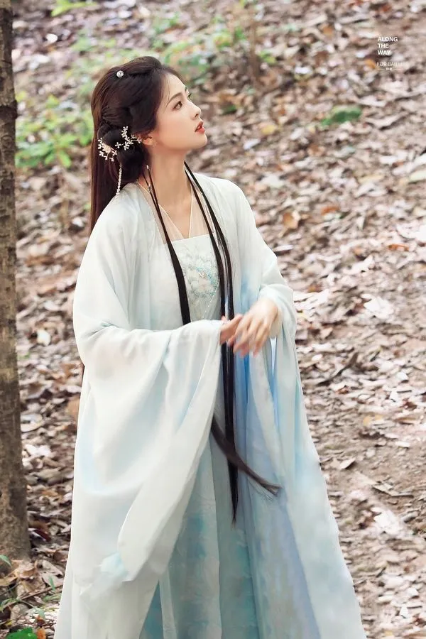 bach-loc-cong-khai-ben-tieu-soai-ca-moi-netizen-con-ran-ran-vi-nhan-sac-qua-doi-xinh-dep