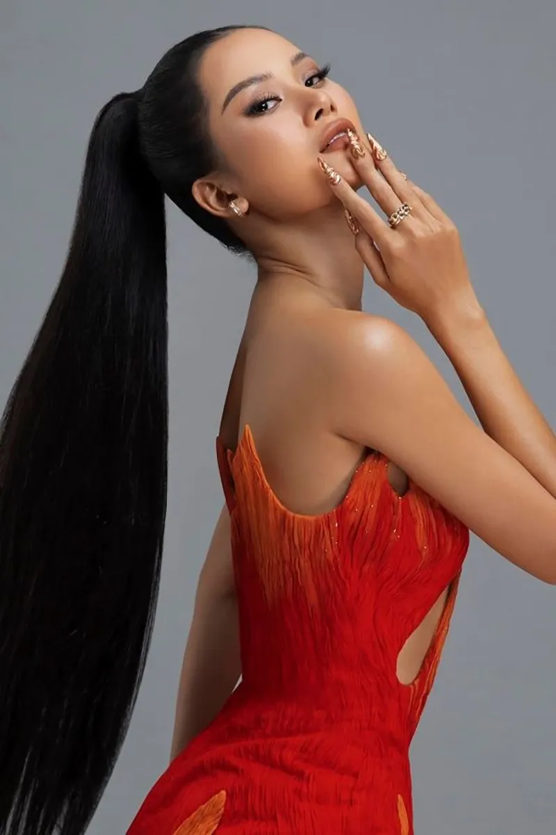 huong-ly-thay-the-thao-nhi-le-thi-miss-universe-5