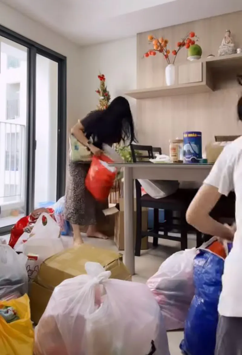 me-bau-8-thang-di-chay-xe-om-4