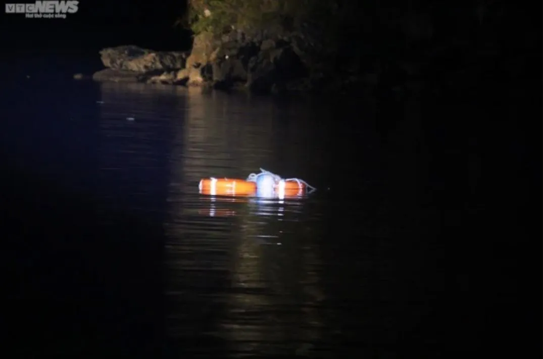 truc-thang-ngam-canh-vinh-ha-long-gap-nan-3