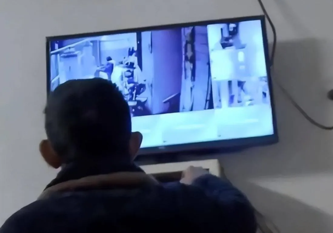 nguoi-dan-ong-nuoi-con-tu-hu-3