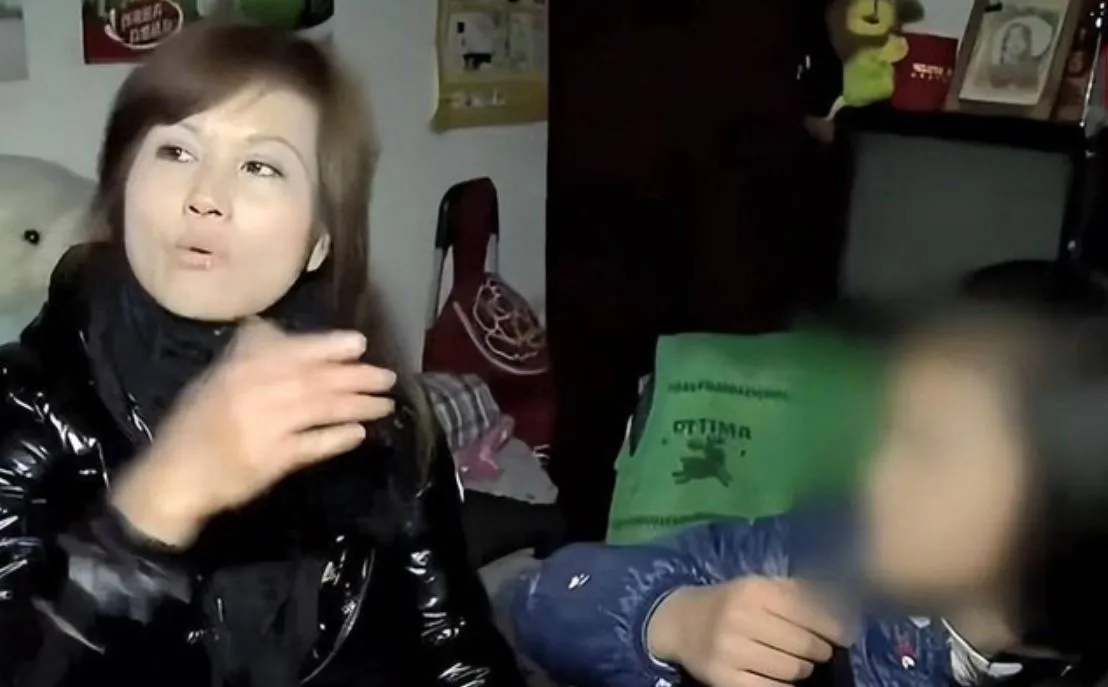 nguoi-dan-ong-nuoi-con-tu-hu-4