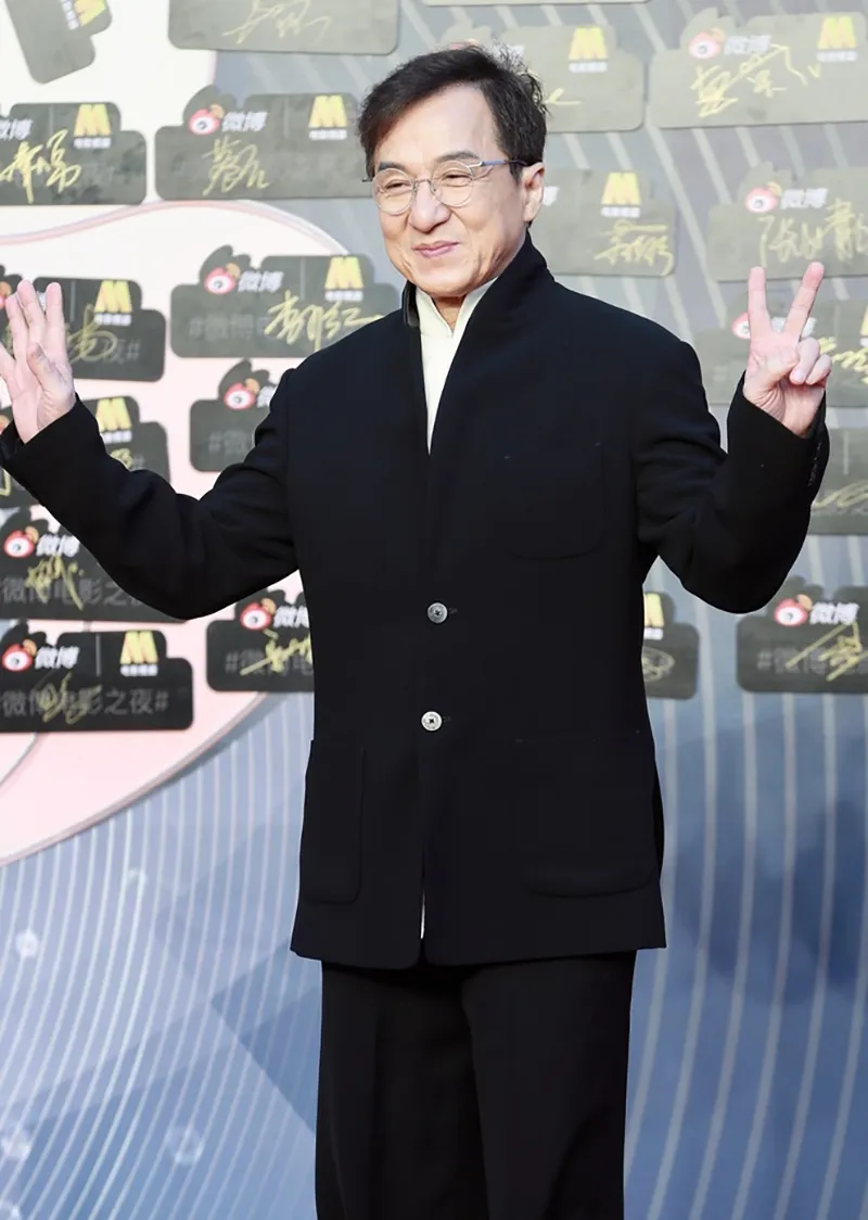 thanh-long-ngoi-xe-lan-4