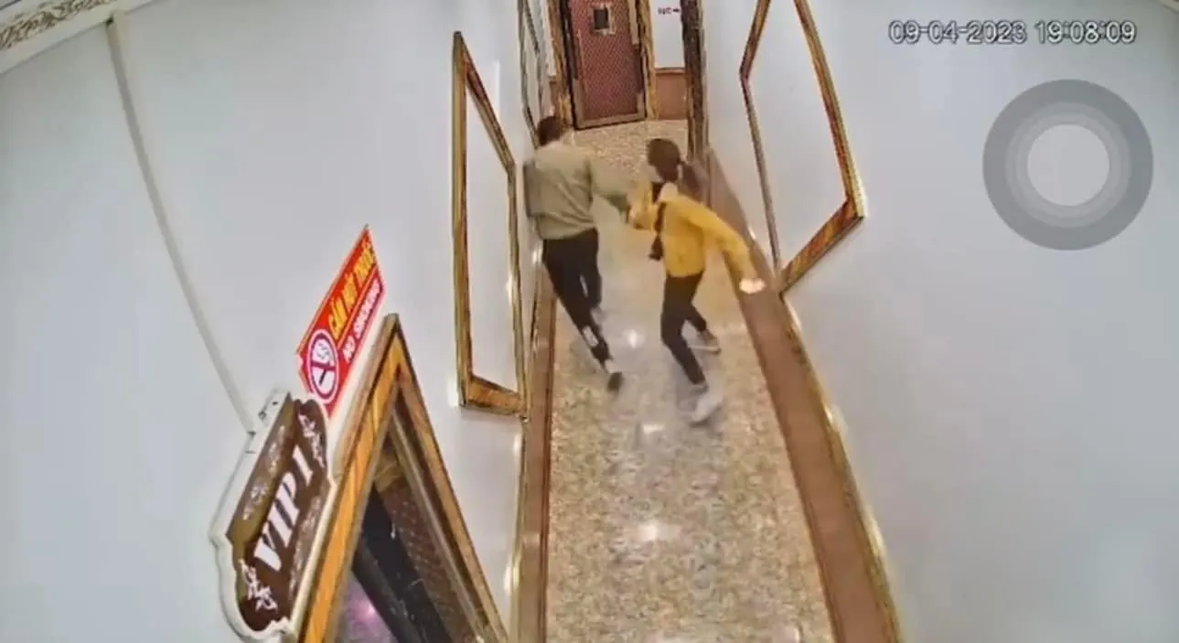 vo-danh-chong-khi-chong-buoc-ra-tu-phong-vip-3