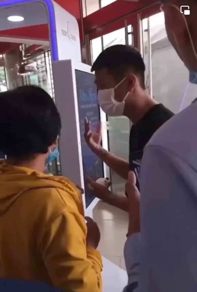 nguoi-phu-nu-boc-trung-xe-sh-nhung-khong-duoc-nhan-2