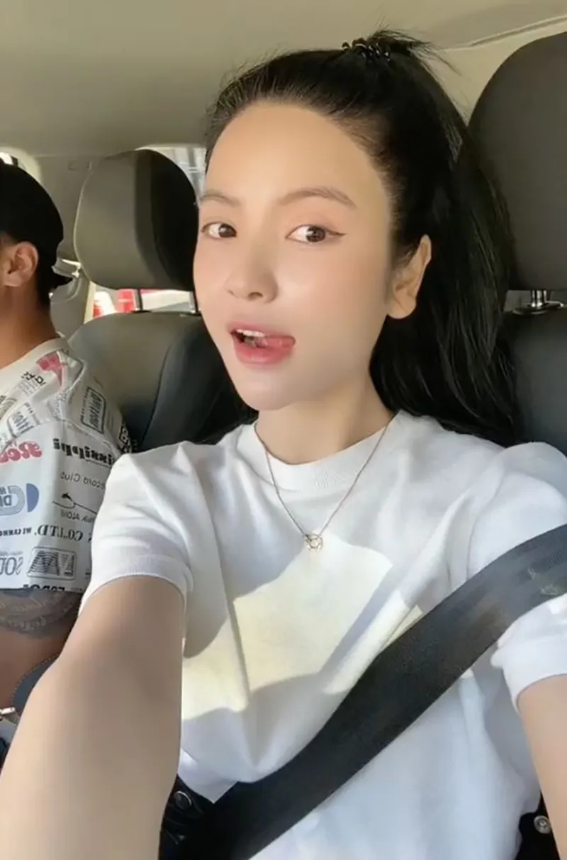 ban-gai-quang-hai-bi-phot-ban-hang-2