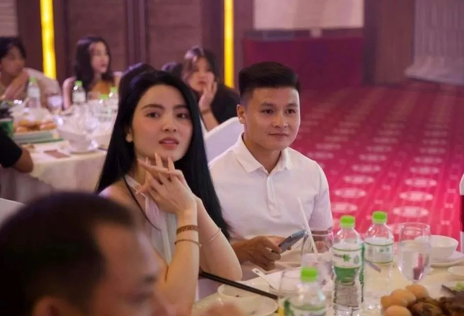 ban-gai-quang-hai-bi-phot-ban-hang-3