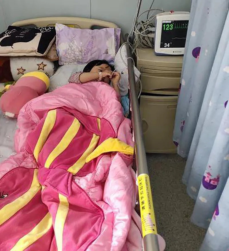 be-gai-gap-chuyen-khi-an-trung-xao-ca-chua-1