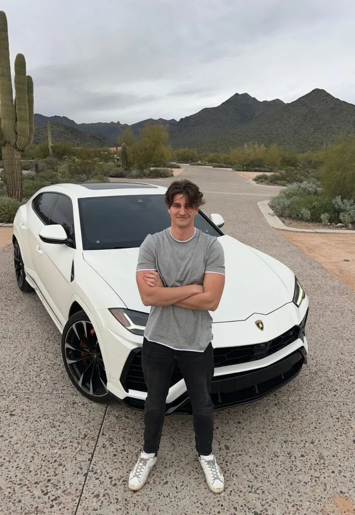 nam-youtuber-kiem-9-ty-mua-lamborghini-1
