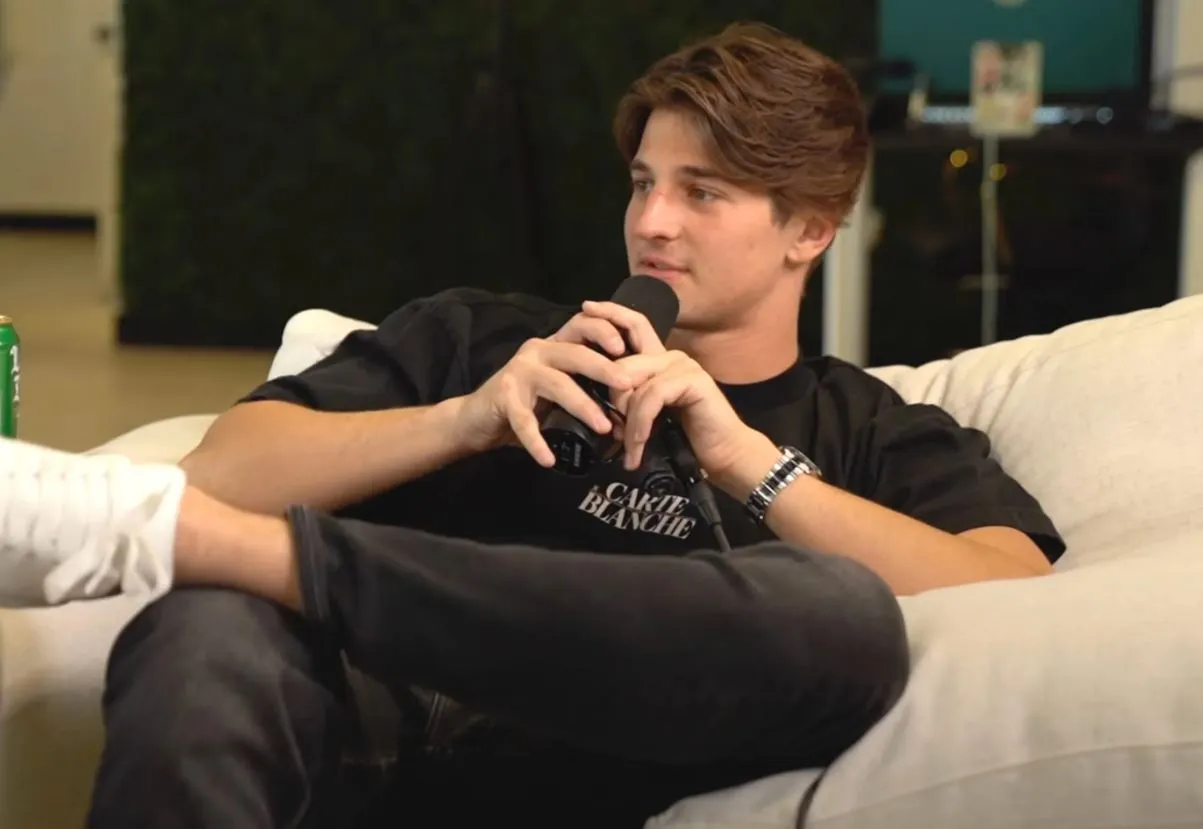 nam-youtuber-kiem-9-ty-mua-lamborghini-4