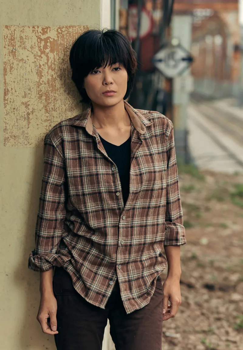 thanh-huong-gay-tranh-cai-vi-vao-vai-gai-ngheo-nhung-lo-rang-su-trang-loa-2