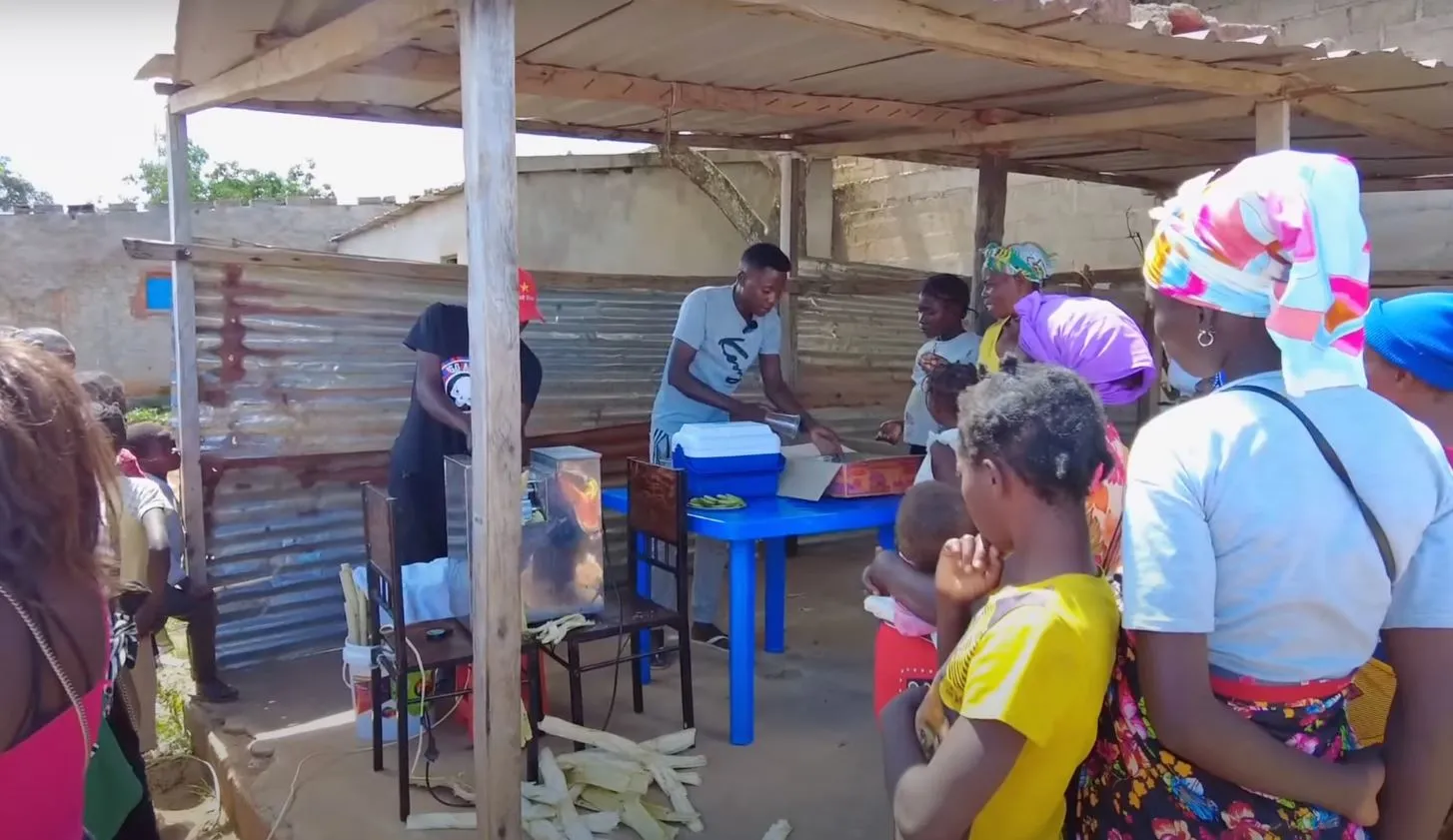 ban-than-quang-linh-vlog-ban-nuoc-mia-3