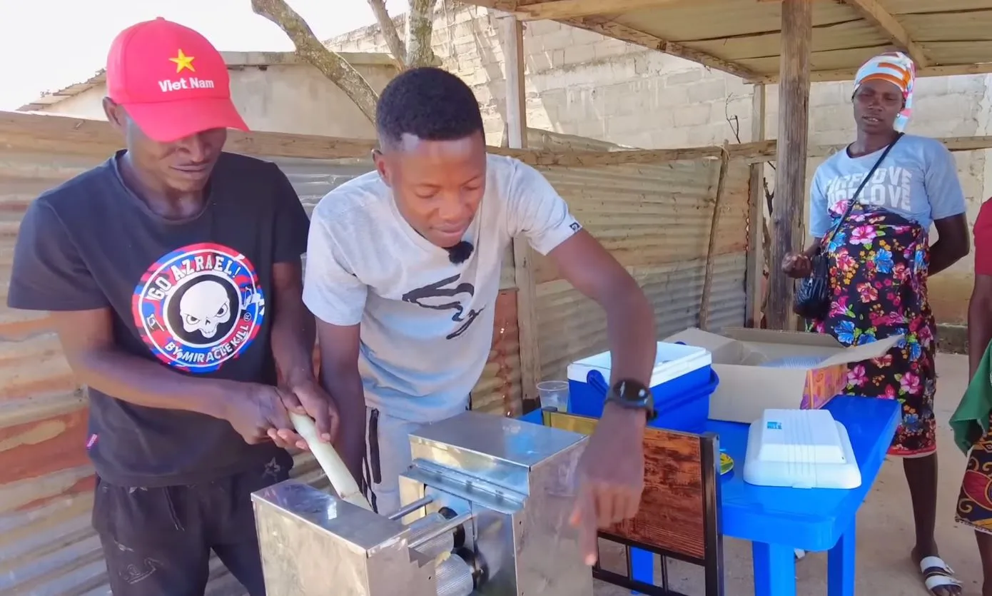 ban-than-quang-linh-vlog-ban-nuoc-mia-5