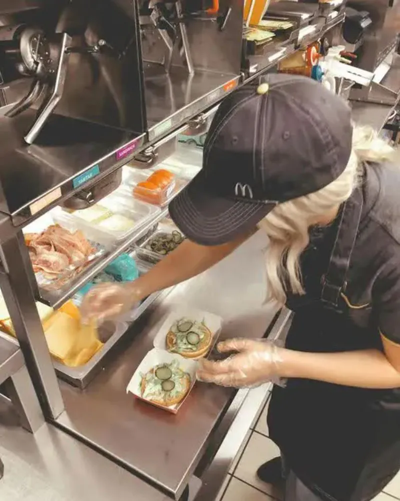 co-gai-bo-270-trieu-mo-tiem-do-an-sang-chi-thu-ve-300k-1