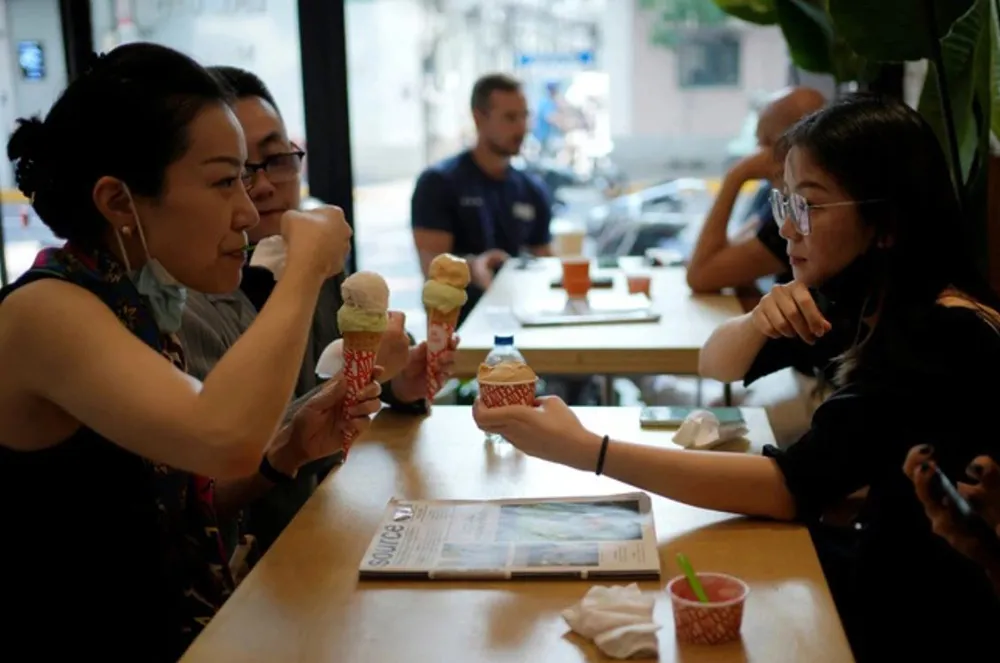 co-gai-bo-270-trieu-mo-tiem-do-an-sang-chi-thu-ve-300k-2