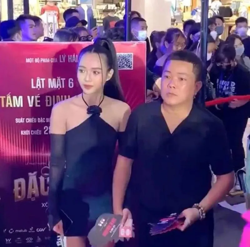 hoang-meo-sanh-doi-ben-co-gai-la-1